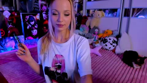 Snapshot of cuttie_ponyy chatting on 01-11-25, 12:44 Nora online show from 01-11-25, 12:44