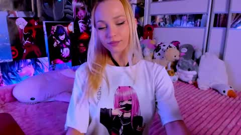 Snapshot of cuttie_ponyy chatting on 02-15-25, 09:26 Nora online show from 02-15-25, 09:26