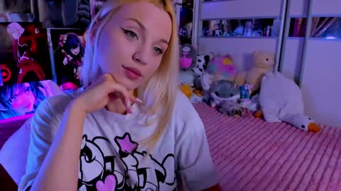Snapshot of cuttie_ponyy chatting on 05-01-26, 08:24 Nora online show from 05-01-26, 08:24