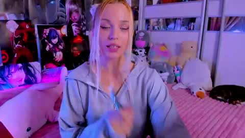 Snapshot of cuttie_ponyy chatting on 06-11-26, 12:32 Nora online show from 06-11-26, 12:32