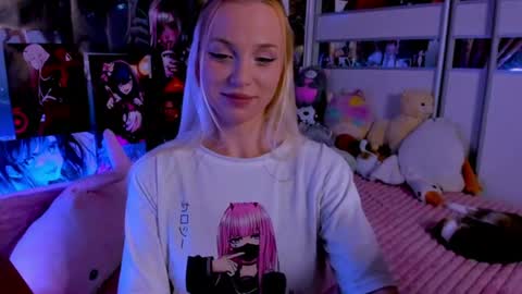 Snapshot of cuttie_ponyy chatting on 08-04-26, 08:33 Nora online show from 08-04-26, 08:33