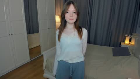 Snapshot of cuty_petite chatting on 02-20-26, 06:26 Anne online show from 02-20-26, 06:26