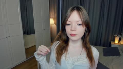 Snapshot of cuty_petite chatting on 02-21-26, 05:19 Anne online show from 02-21-26, 05:19