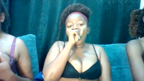 Snapshot of cuvy_babe chatting on 07-15-26, 04:07 cuvy_babe online show from 07-15-26, 04:07