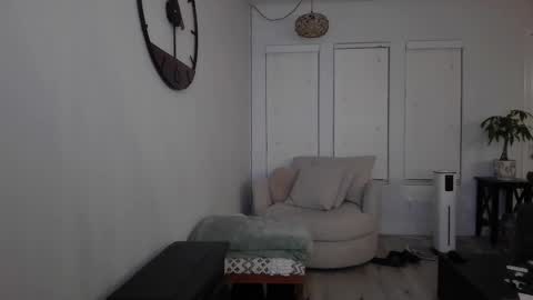 Snapshot of cwbym chatting on 12-21-25, 06:53 cwbym online show from 12-21-25, 06:53