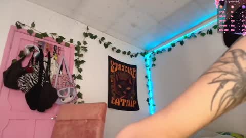 Camila online show from 02-05-25, 04:58