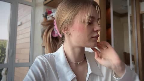 Im Emi streaming with my friend Reyna today online show from 04-11-26, 01:15