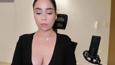 Snapshot of cyborgmuse chatting on 10-22-25, 06:24 cyborgmuse online show from 10-22-25, 06:24