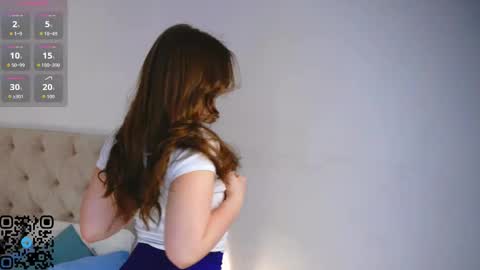 Snapshot of cyrstalcuddihee chatting on 02-11-26, 06:07 Alice online show from 02-11-26, 06:07