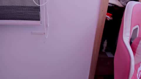 Snapshot of d___darling chatting on 12-23-24, 11:04 darling online show from 12-23-24, 11:04