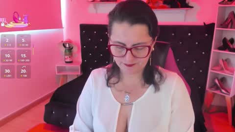 Mia  online show from 10-04-25, 11:41