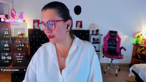 Mia  online show from 11-23-25, 12:05