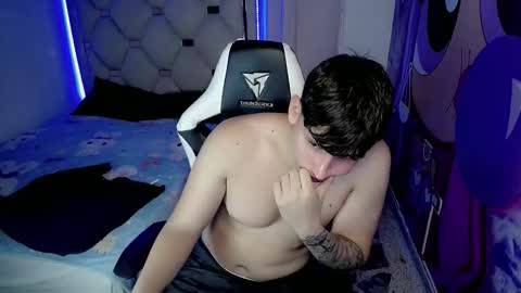 Snapshot of d_moneyy_ chatting on 11-27-25, 01:07 teddy online show from 11-27-25, 01:07