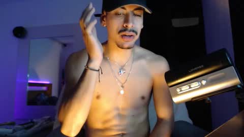 Snapshot of d_usma00 chatting on 12-05-25, 06:22 d_usma00 online show from 12-05-25, 06:22