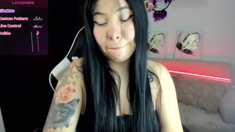 Ailyn  online show from 10-11-25, 01:05