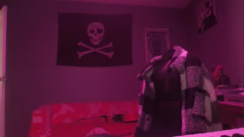 Snapshot of dabirdfree chatting on 10-19-25, 03:56 Destroyer online show from 10-19-25, 03:56