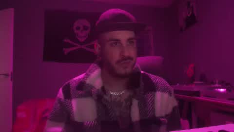 Snapshot of dabirdfree chatting on 11-27-25, 01:18 Destroyer online show from 11-27-25, 01:18