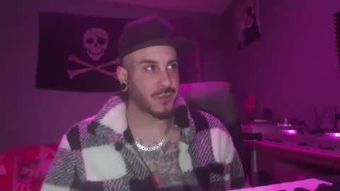 Snapshot of dabirdfree chatting on 12-23-25, 12:52 Destroyer online show from 12-23-25, 12:52