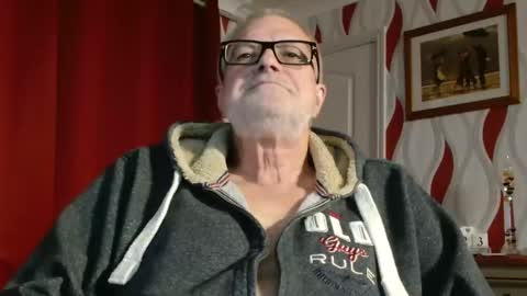 Brian ... online show from 10-23-25, 08:07