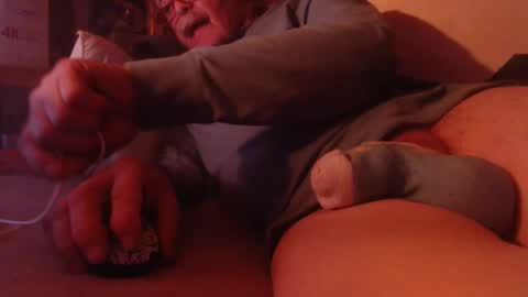 Snapshot of daddiesmonstercock chatting on 12-30-24, 03:03 daddiesmonstercock online show from 12-30-24, 03:03