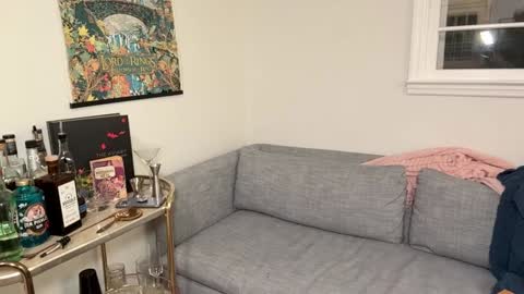 Snapshot of daddydaydrinkz chatting on 12-18-24, 06:21 DaddydayDrinkz online show from 12-18-24, 06:21