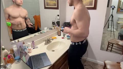 Snapshot of daddydaydrinkz chatting on 02-08-25, 05:40 DaddydayDrinkz online show from 02-08-25, 05:40