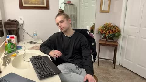 Snapshot of daddydaydrinkz chatting on 02-17-25, 05:47 DaddydayDrinkz online show from 02-17-25, 05:47