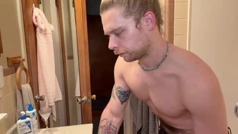 Snapshot of daddydaydrinkz chatting on 11-23-25, 08:58 DaddydayDrinkz online show from 11-23-25, 08:58