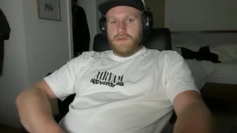 Snapshot of daddypaty26 chatting on 11-09-25, 09:18 daddypaty26 online show from 11-09-25, 09:18