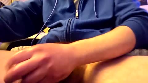 Snapshot of daddyyankeeny chatting on 02-06-25, 02:33 daddyyankeeny online show from 02-06-25, 02:33