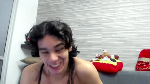 Snapshot of daemon_txuspunk chatting on 12-18-24, 12:10 DAEMON online show from 12-18-24, 12:10