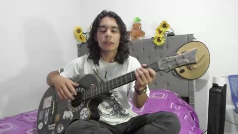 Snapshot of daemon_txuspunk chatting on 09-13-25, 06:02 DAEMON online show from 09-13-25, 06:02