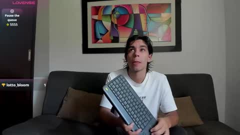 Snapshot of daemon_txuspunk chatting on 10-19-25, 06:52 DAEMON online show from 10-19-25, 06:52