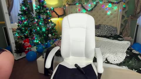 Snapshot of dafni_mon chatting on 01-01-25, 12:55 Dafni Mon online show from 01-01-25, 12:55