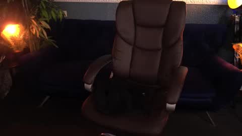 Snapshot of dafni_mon chatting on 10-19-25, 05:19 Dafni Mon online show from 10-19-25, 05:19