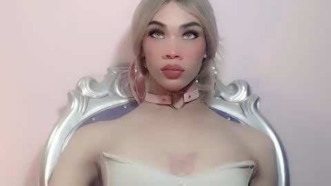 Snapshot of dafnne_dirty chatting on 02-26-25, 03:21 dafnne_dirty online show from 02-26-25, 03:21