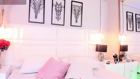 Dafnne online show from 10-18-25, 07:03