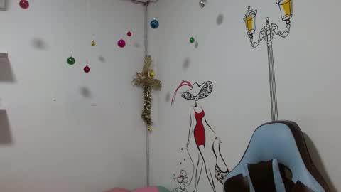 Snapshot of dafnnee_ross chatting on 12-17-24, 12:22 DAFNNE online show from 12-17-24, 12:22