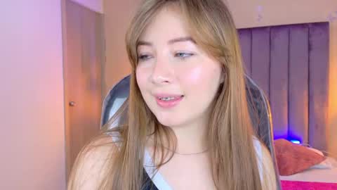 Dahlia online show from 03-25-26, 01:22