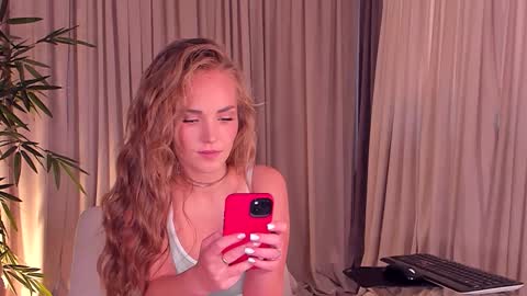 Snapshot of dahraveyne chatting on 11-13-25, 08:57 Deea online show from 11-13-25, 08:57