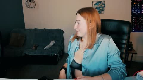 Snapshot of daisy_candy chatting on 12-03-24, 01:41 Little Di online show from 12-03-24, 01:41