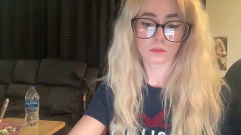 Snapshot of daisy_divine_69 chatting on 10-13-25, 01:22 DaisyDivine online show from 10-13-25, 01:22