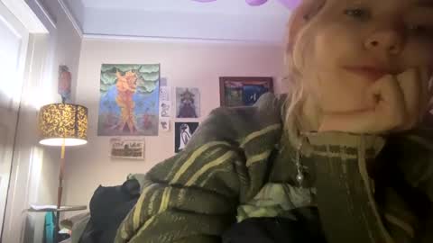 Snapshot of daisybaby699 chatting on 12-31-24, 05:55 DaisyB3 online show from 12-31-24, 05:55
