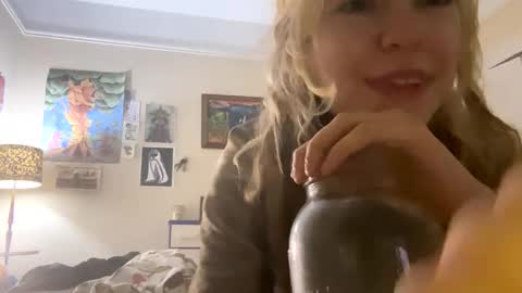 Snapshot of daisybaby699 chatting on 01-10-25, 07:35 DaisyB3 online show from 01-10-25, 07:35