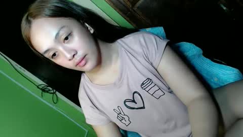 Snapshot of daisylira chatting on 11-27-25, 01:51 LILY christmas wish breast implant online show from 11-27-25, 01:51