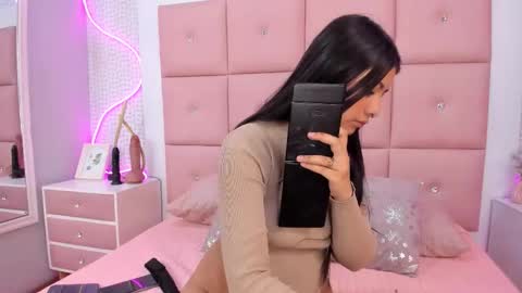 Mariana online show from 11-26-25, 12:28