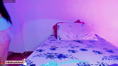 dakostelee1_ online show from 12-19-25, 01:29