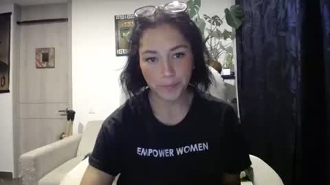 IG  dakotasofiaa online show from 12-20-24, 02:41