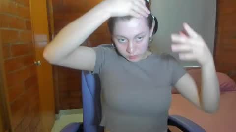 Snapshot of dakotaa_aa chatting on 01-07-25, 09:35 The girl of your dreams o online show from 01-07-25, 09:35