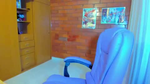 Snapshot of dakotaa_aa chatting on 02-05-25, 06:48 The girl of your dreams o online show from 02-05-25, 06:48
